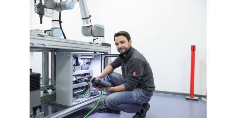 Universal Robots Announces Seamless Integration with Siemens PLCs
